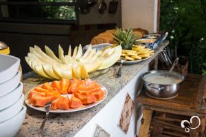 Frutas cortadas para o café da manhã Durante o Retiro 